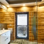 Koupelna se sprchovým koutem apartmánu Lapland